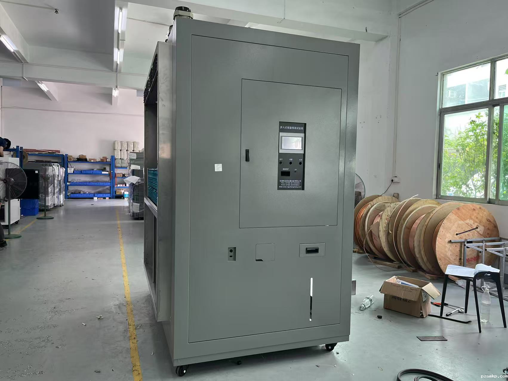 广州客户定制14.4m³分体型步入式恒温恒湿试验房--主控部分