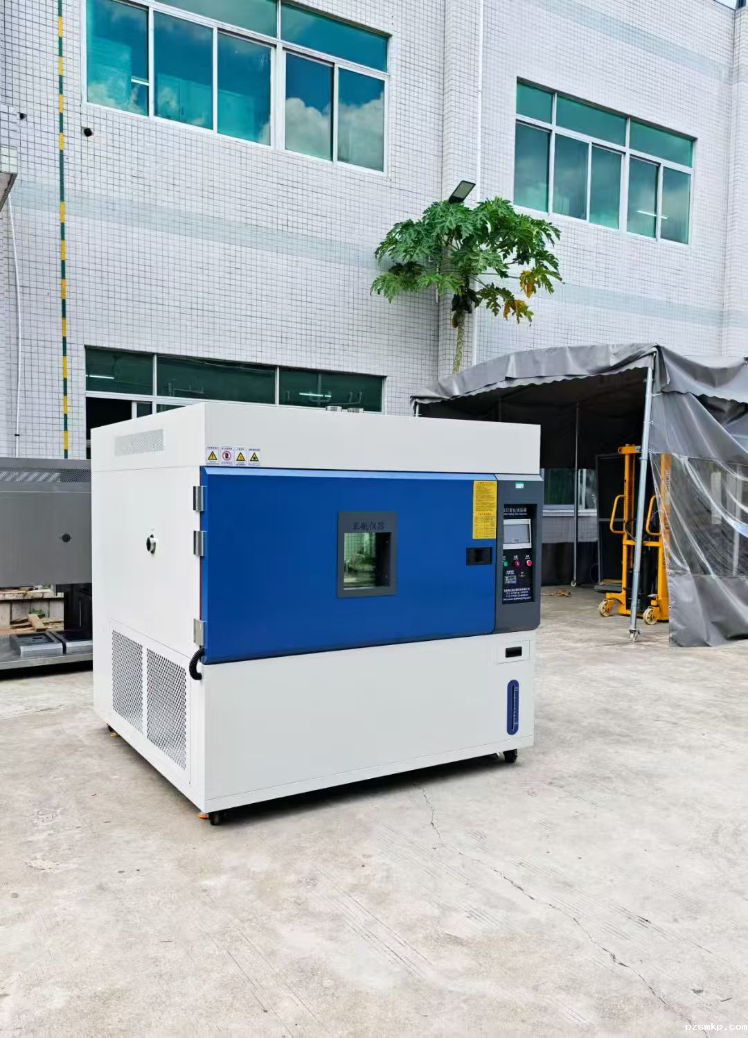 定制氙灯老化试验箱发货成都客户公司